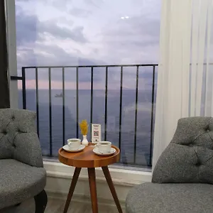 Hotel The Marine